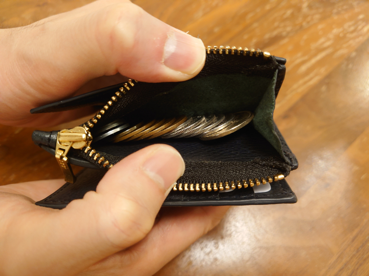 普通に使えるコンパクト財布+キーケース＝圧倒的に使いやすい！