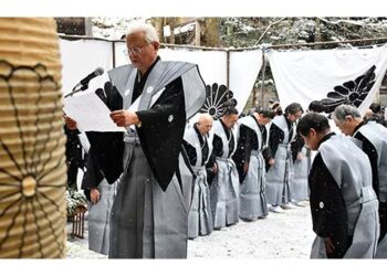 雪の朝に灯す祈り―600年続く御朝拝式を未来へー