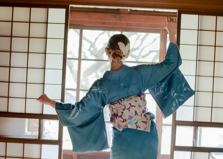 古民家の奥に・・・躍動する和洋古今 あなたと一緒に「遊び」たい『Gingisells』